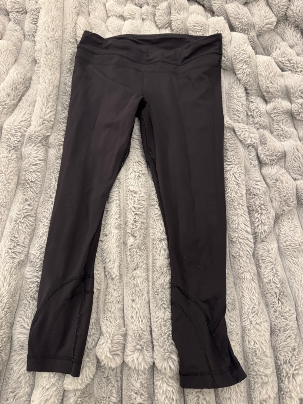 Women’s lululemon Black Athletic Capri Leggings